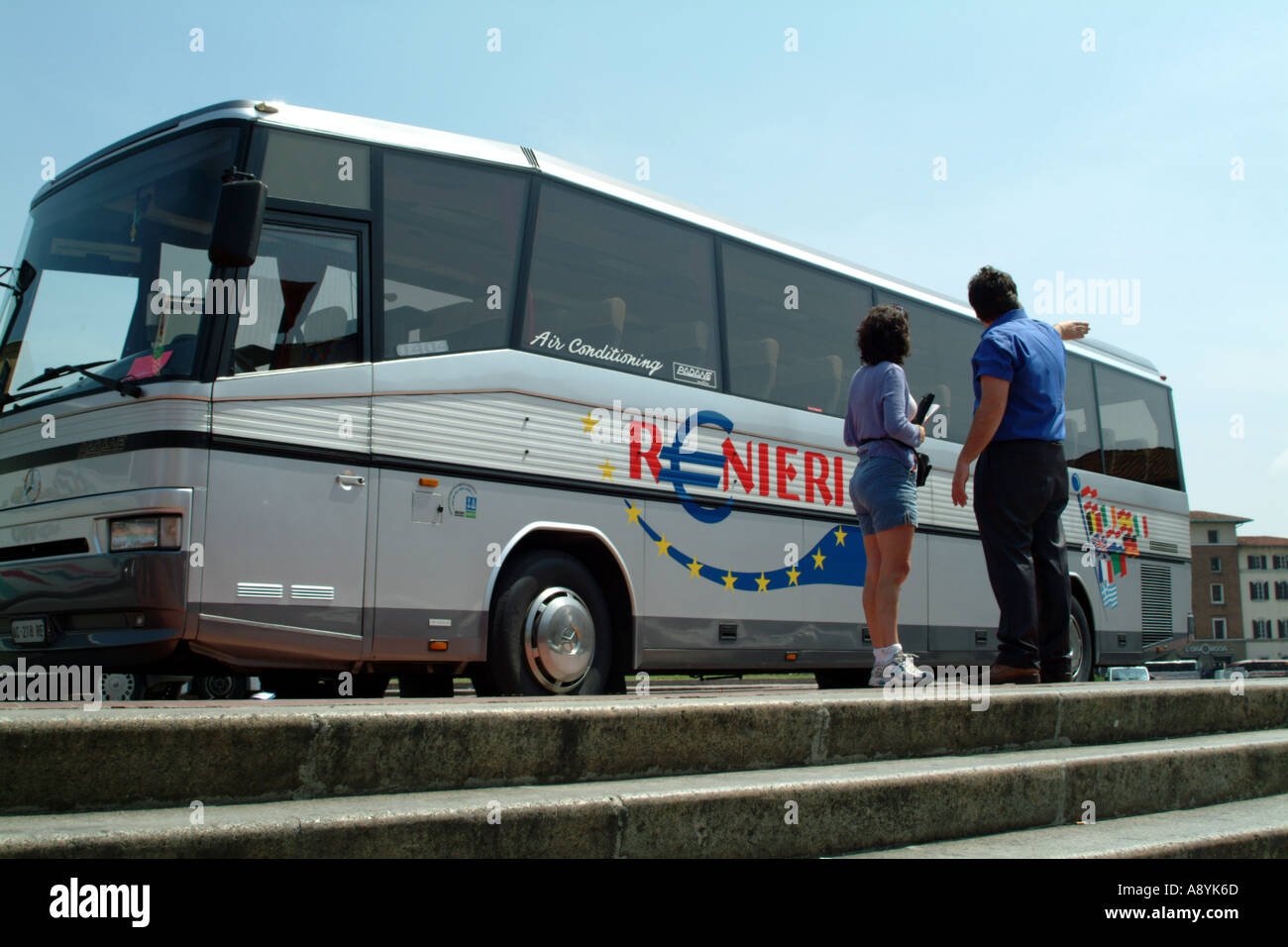 Busfahrer und Tourist am Bus Bahnhof Florenz Toskana Italien Europa EU Stockfoto