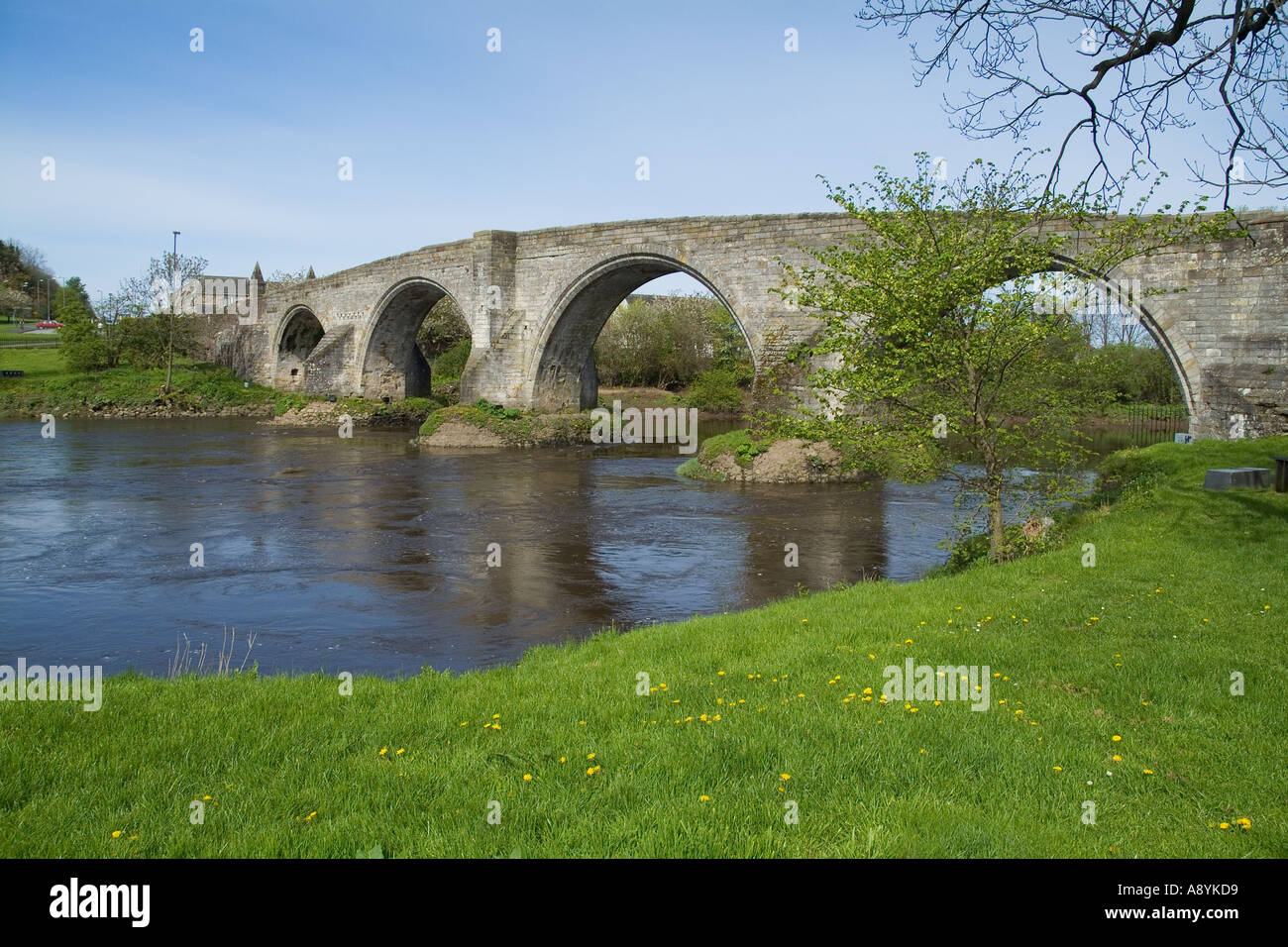 dh STIRLING STIRLINGSHIRE Stirling alte Brücke Schauplatz der Schlacht River Forth Stockfoto