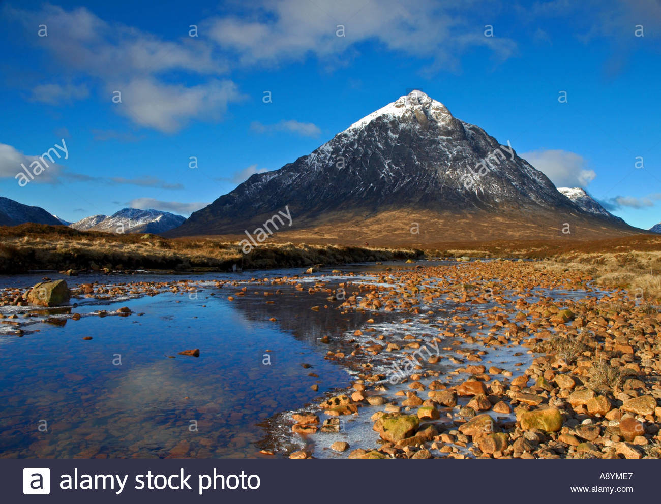Stob Buachaille Etive Mor Dearg an einem sonnigen Tag, Schottland Stockfoto