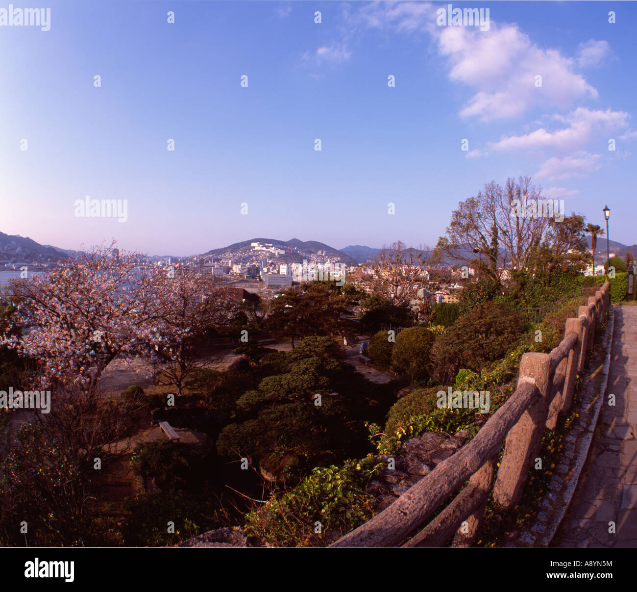 Panoramablick über Nagasaki Hafen von Glover House - das ehemalige Haus des britischen Händlers Thomas Glover aus gesehen Stockfoto