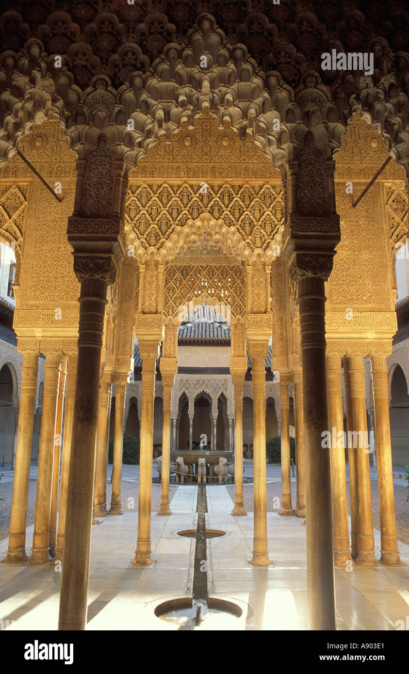 Patio de Los Leones Alhambra Granada Andalusien Lion Patio Alhambra Granada Andalusien Andalusien Spanien Stockfoto