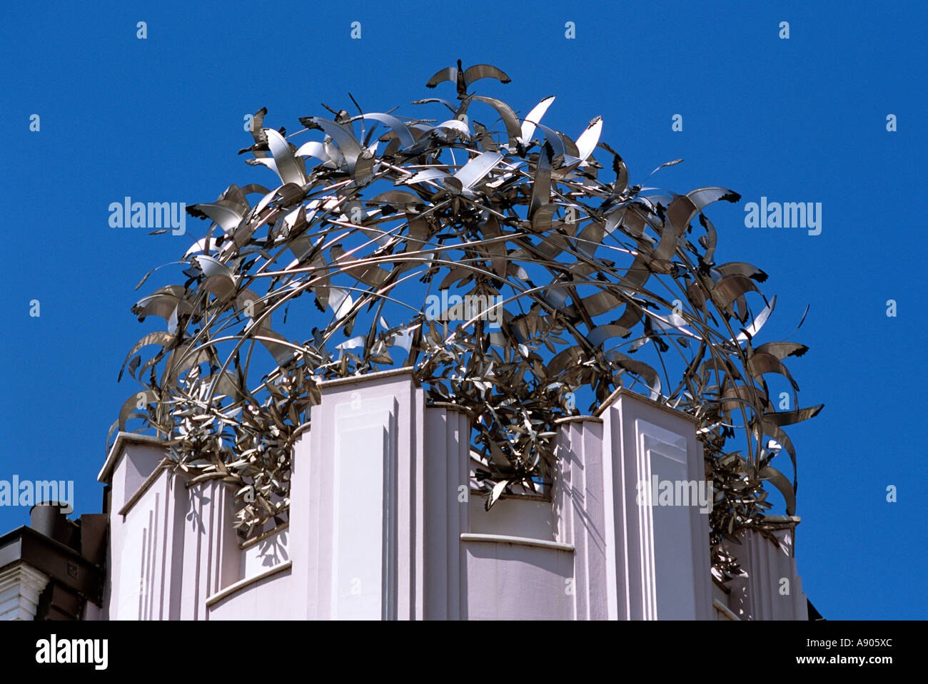 Vogel-Skulptur am Dach des Gebäudes, Sofia, Bulgarien Stockfoto