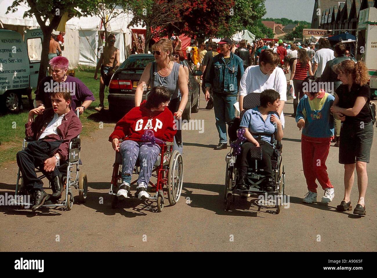 Behinderten Rollstuhl gebunden Jugendliche bei Veranstaltung Stockfoto