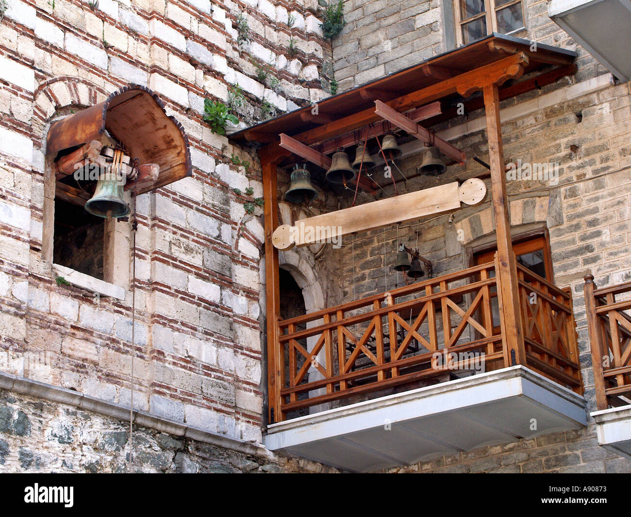 Glocken läuten Balkon Mechanismus auf St Paul Agios Paulos Kloster Athos Xalkidiki Griechenland Stockfoto