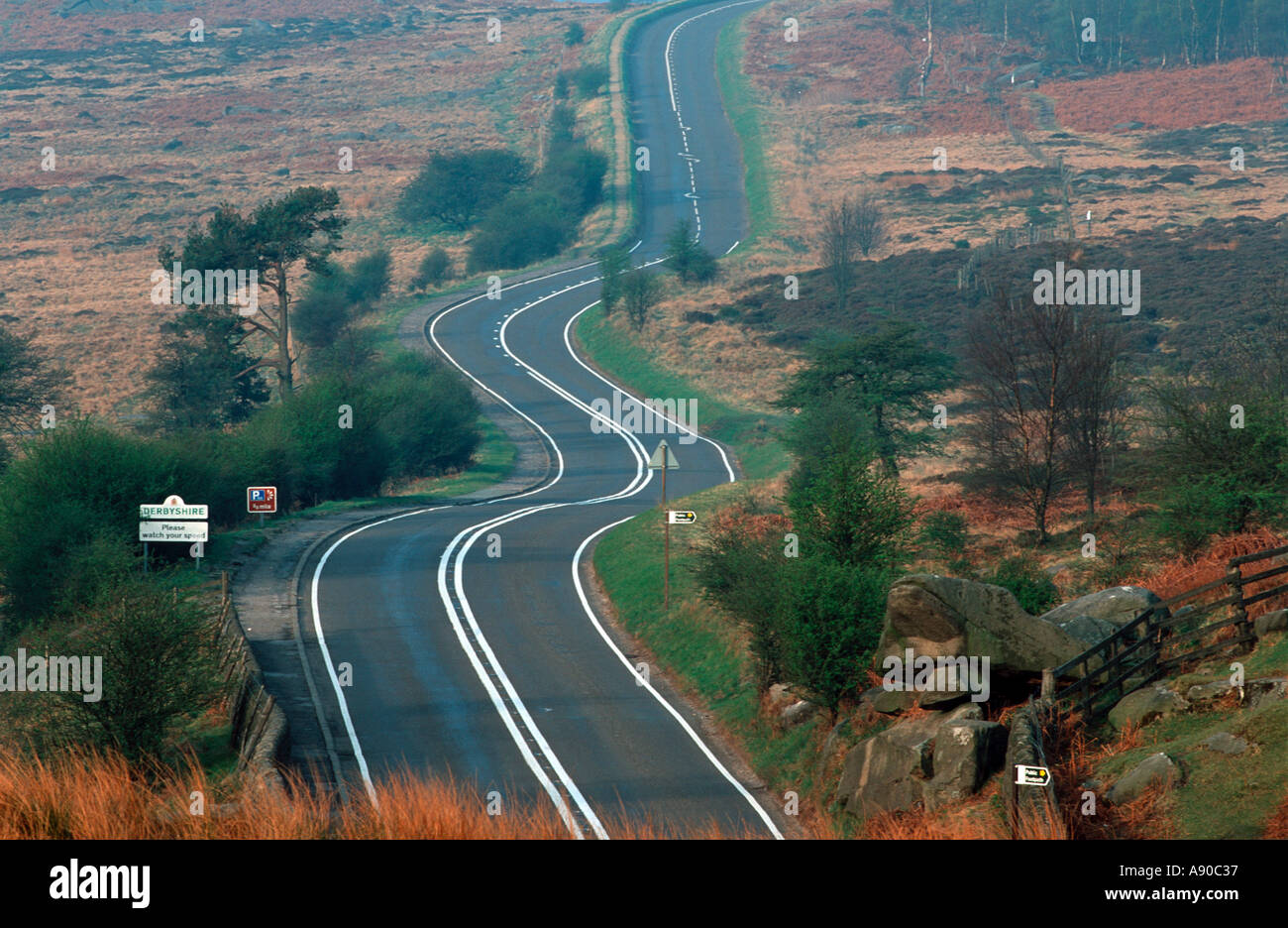 Verlassene Serpentinenstraße auf den A6187 bei "Burbage Bridge" in Derbyshire "Great Britain" Stockfoto