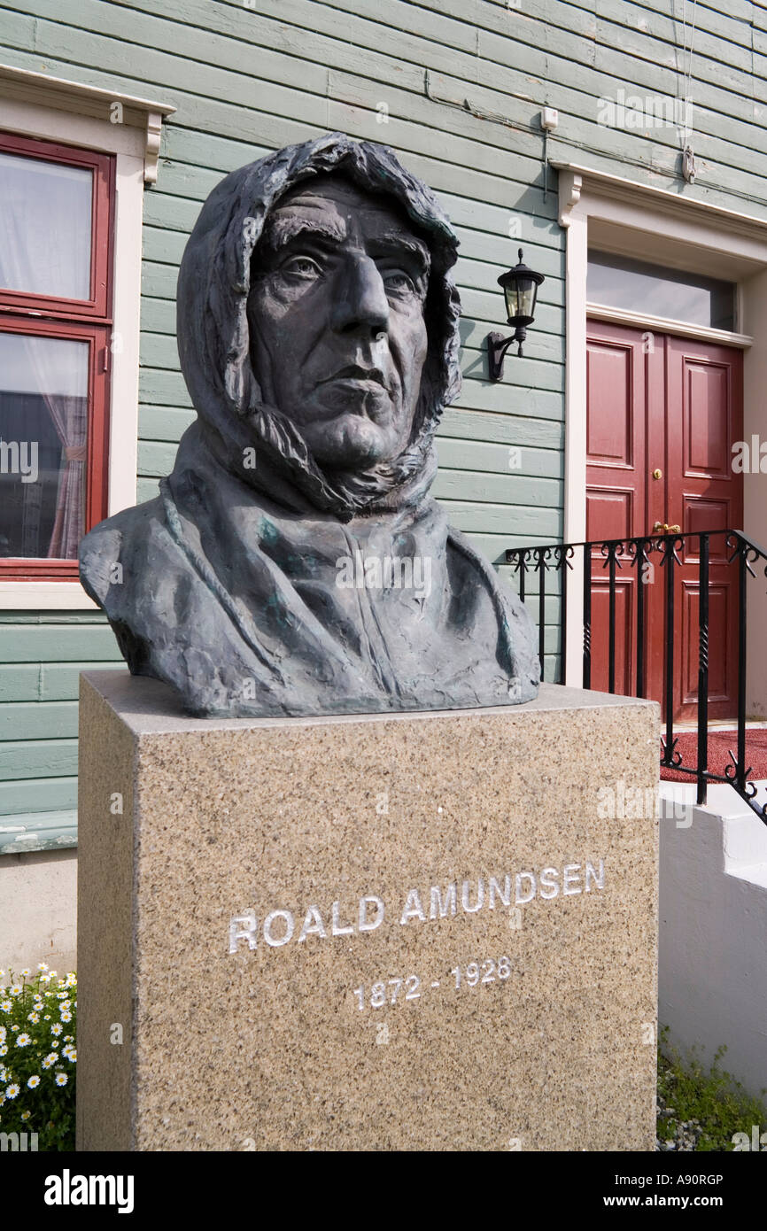 Statue von Roald Amundsen am Hafen in Tromsø, Norwegen Stockfoto