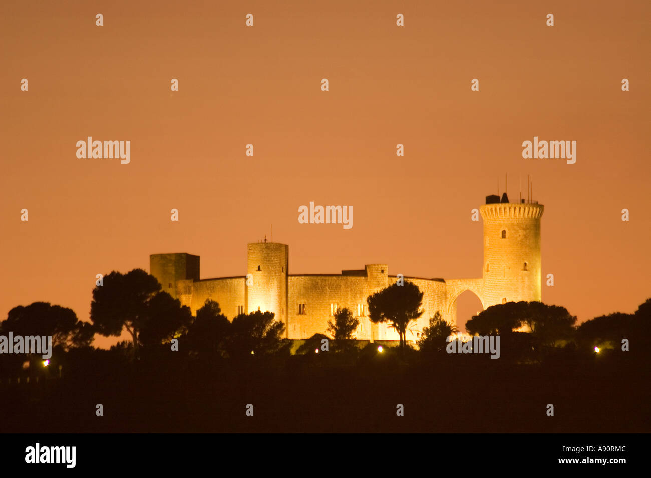 Castell de Bellver in der Dämmerung Stockfoto