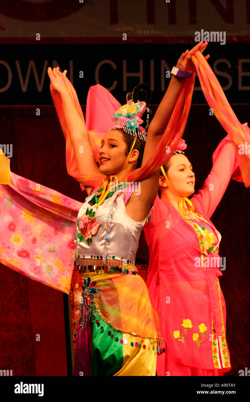 Leistung von Tänzern auf der Bühne am Chinese New Year Festival London 2007 Trafalgar Square Stockfoto