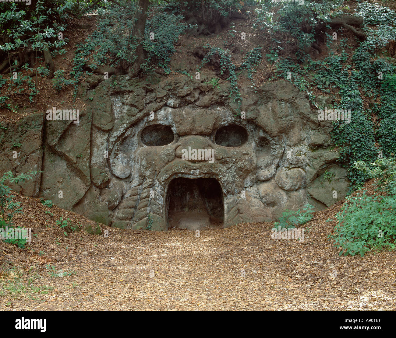 Villa Aldobrandini, Frascati, Italien. Grotte in der Form einer grotesken Maske, in den frühen 17c Gärten von Carlo Maderno Stockfoto