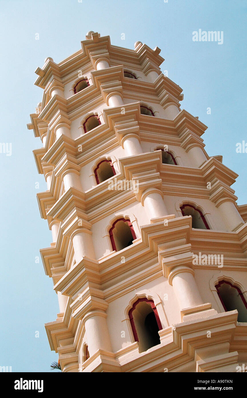 Der Turm neben dem "Sri Manguesh" Tempel in Mangueshi in Ponda "Goa Indien" Stockfoto