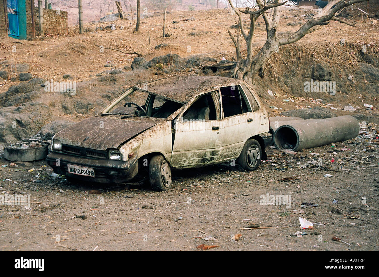 Ausgebrannt, verlassene Autos in Indien Stockfoto