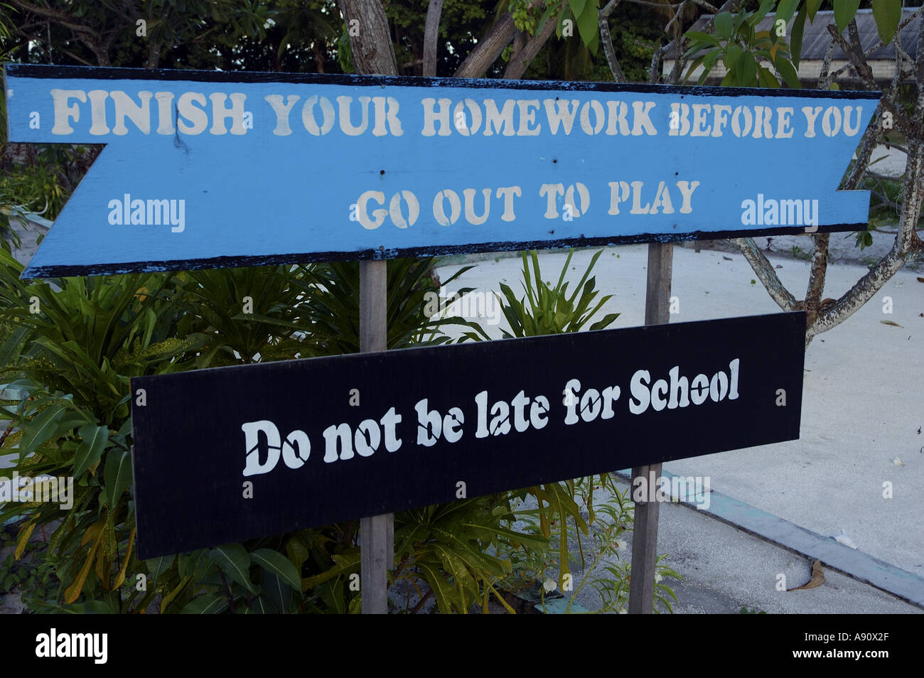 Malediven Insel lustige Schilder in der Schule auf eine Insel der Fischer Stockfoto