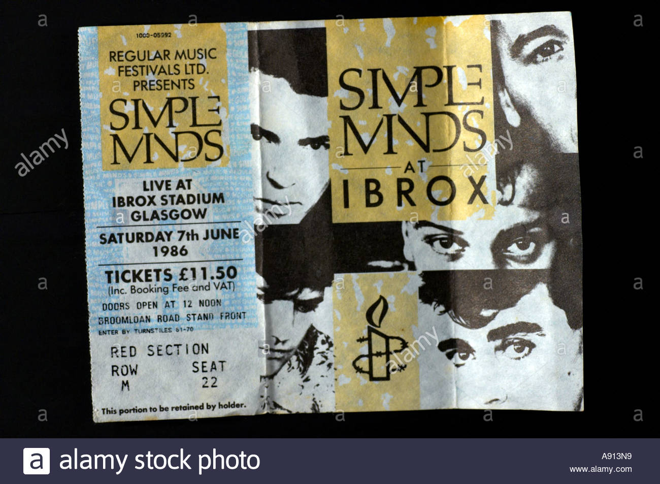 Ein Konzertticket für die Popgruppe Simple Minds im Ibrox Stadium Glasgow Schottland 1986 Stockfoto