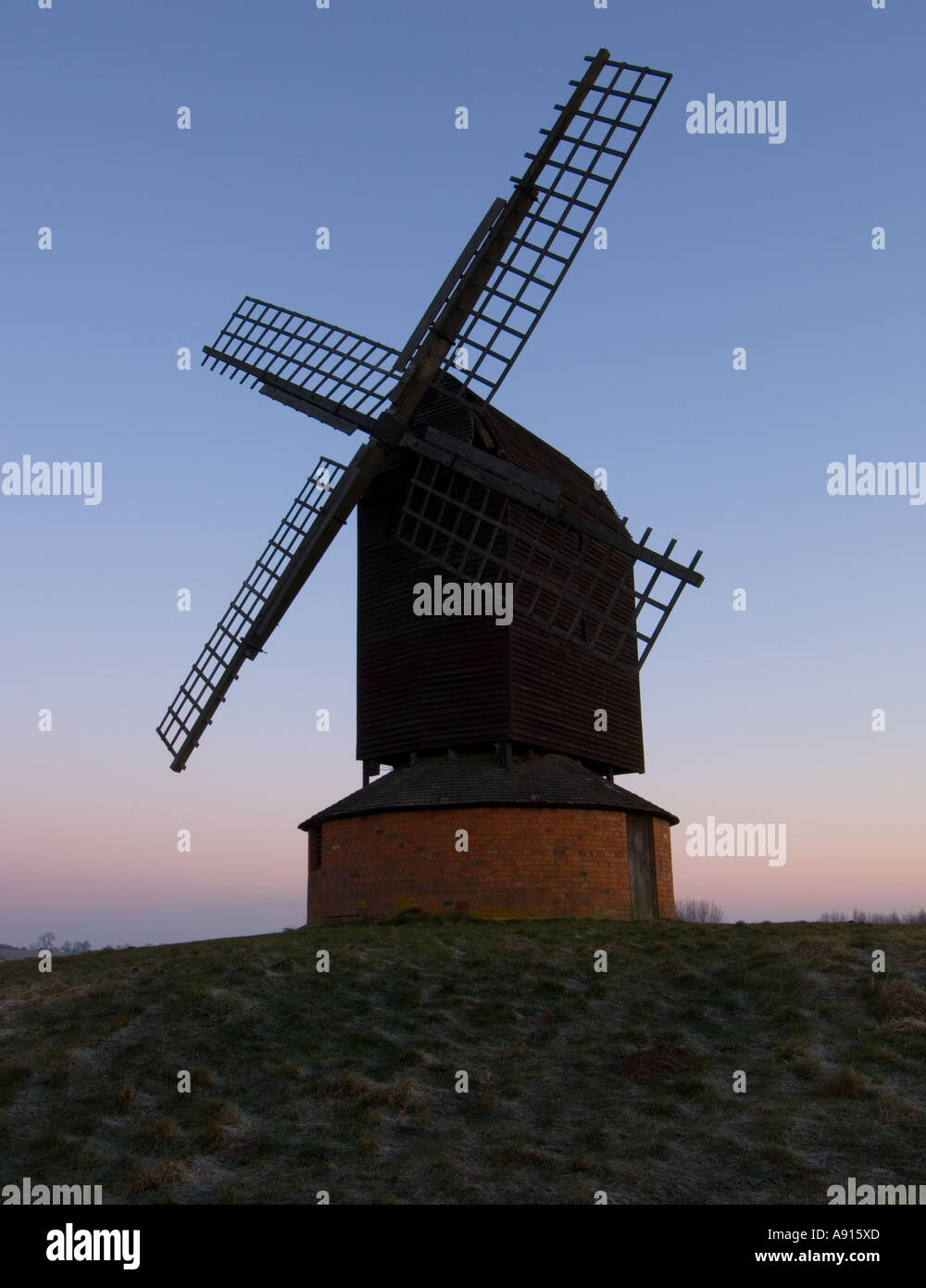 Brill Windmühle im Morgengrauen Oxfordshire UK Stockfoto