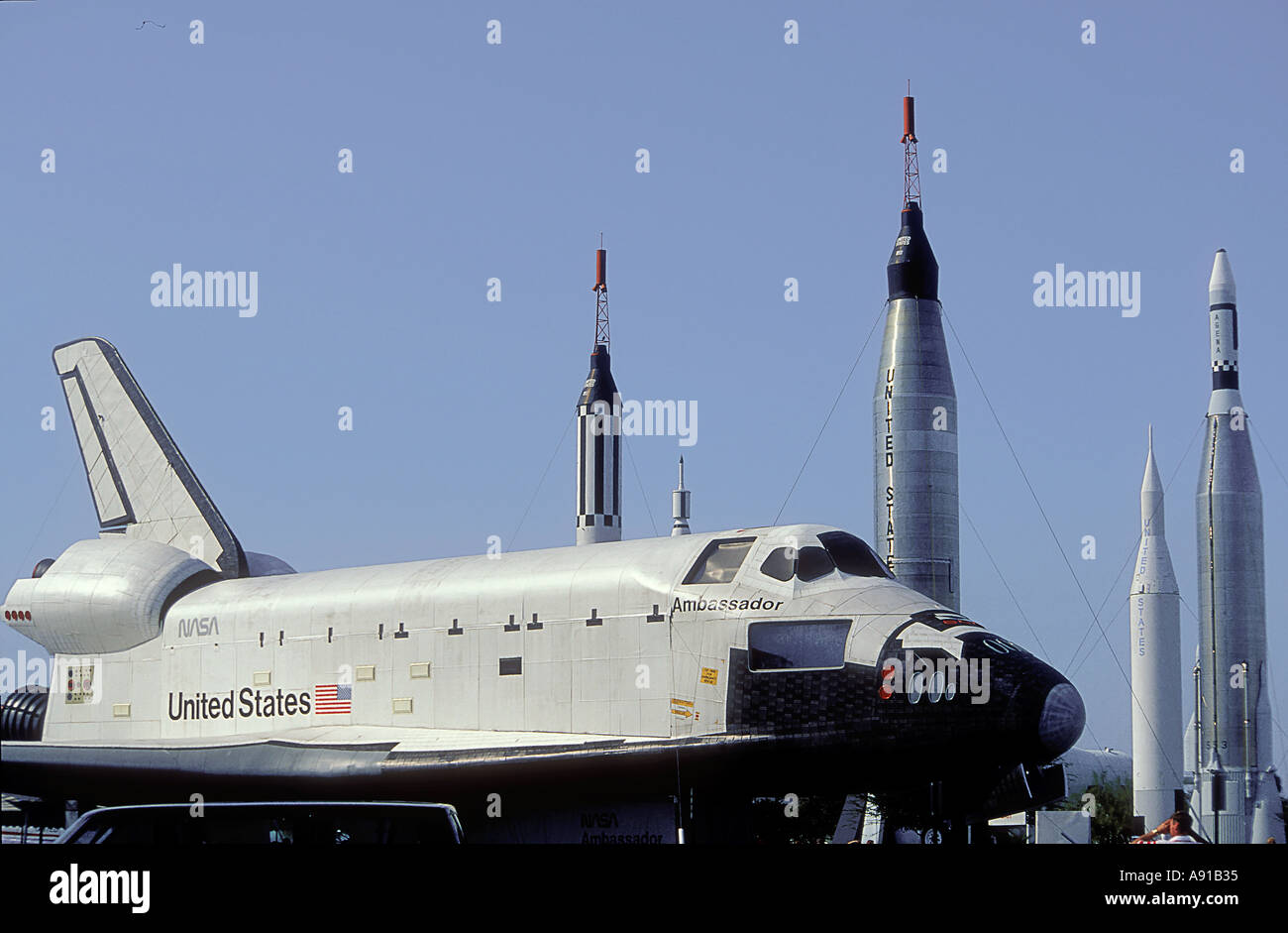 Space Shuttle und die Raketen an der Rakete Park NASA Space Center Cape Canaveral Florida USA Stockfoto
