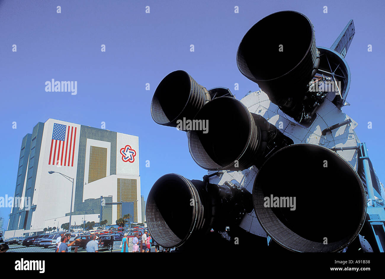 Heck einer Appollo-Rakete und das Vehicle Assembly Building an der NASA Space Center Cape Canaveral Florida USA Stockfoto