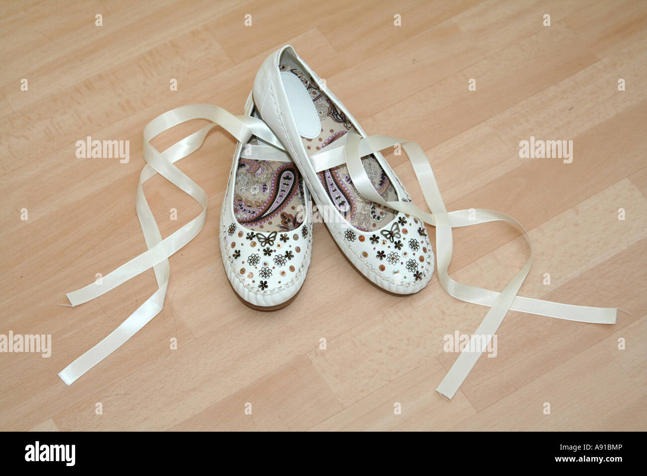 Zierliche schuhe -Fotos und -Bildmaterial in hoher Auflösung – Alamy