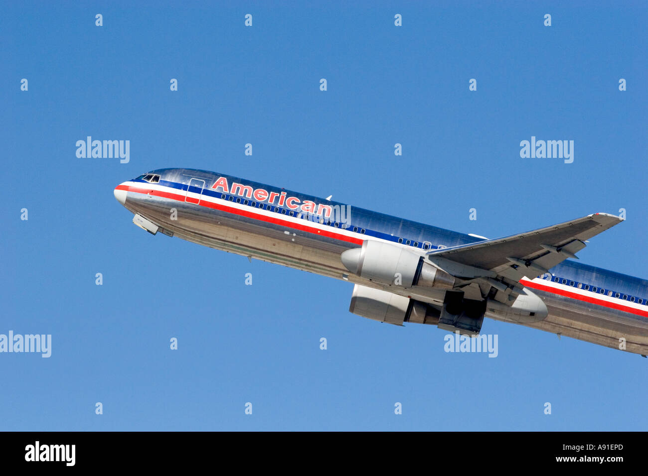 American Airlines Boeing 767 auf ausziehen in Los Angeles, Kalifornien. Stockfoto