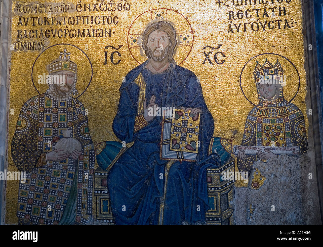 Süd-Galerie Mosaik: Thronende Christus mit Kaiserin Zoe und Konstantin IX Monomachus Scroll und Gold Münzen, Hagia So präsentiert Stockfoto