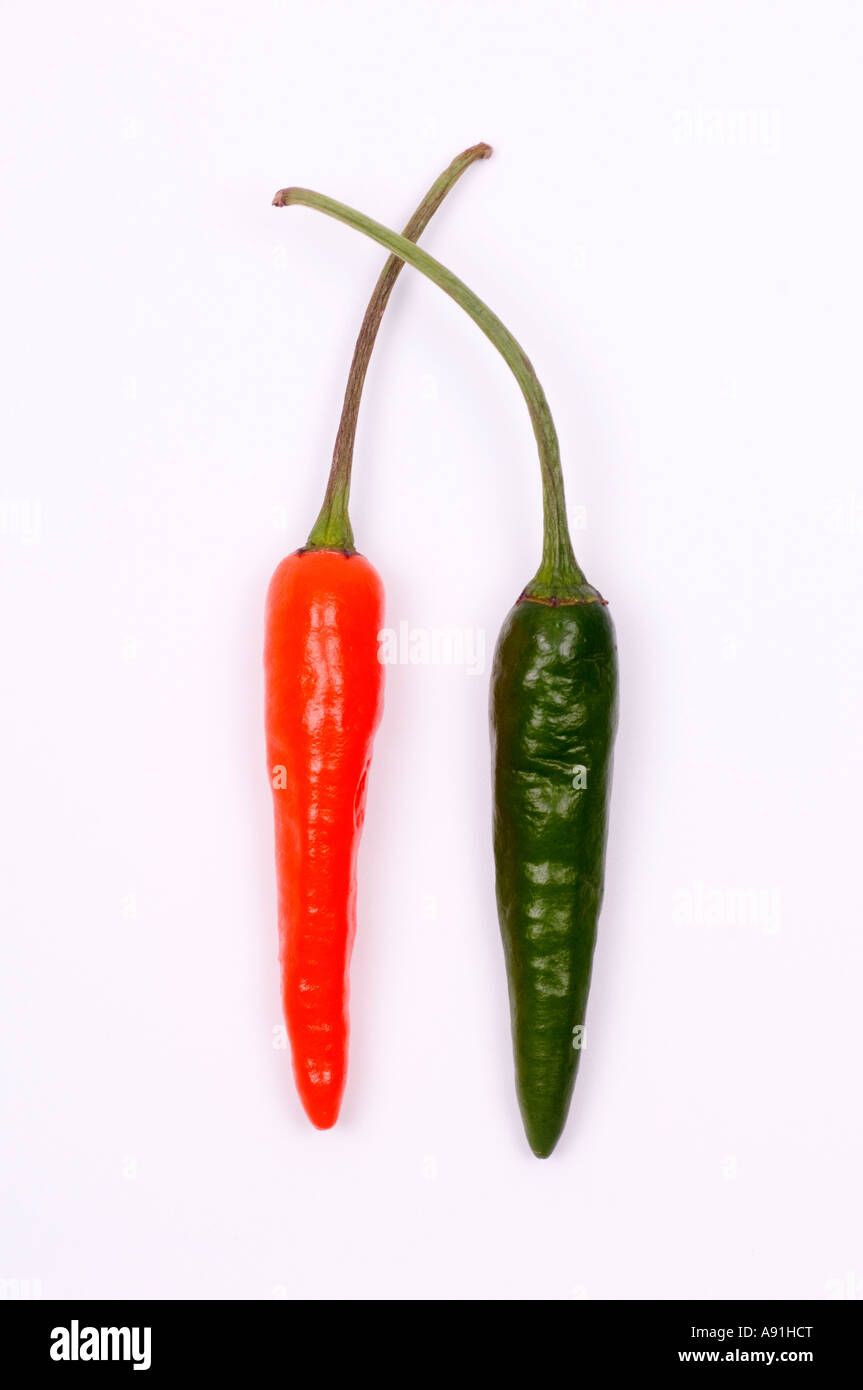 Grüne und rote Chilis Stockfoto