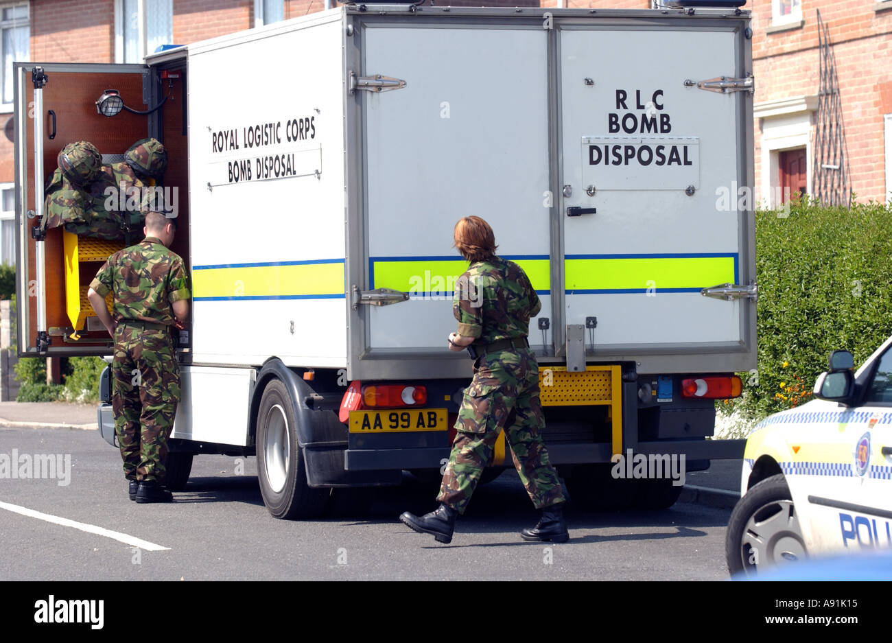 Royal Logistic Corp Bombe Abgang im Kader einer britischen Wohnstraße Stockfoto