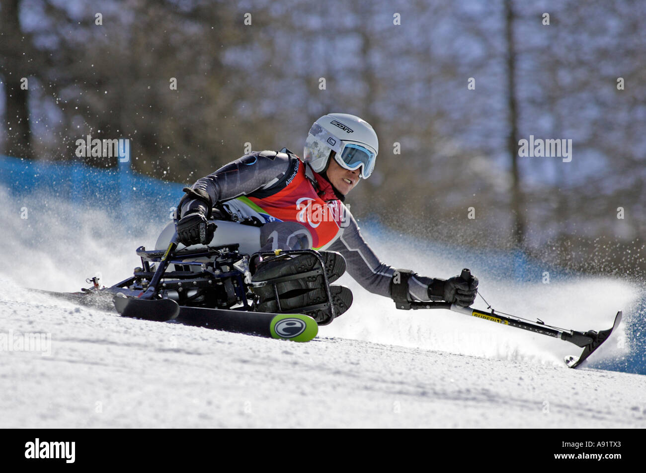 Taiki Morii LW11 von Japan in der Konkurrenz Herren Alpin Skifahren Super G sitzen Stockfoto