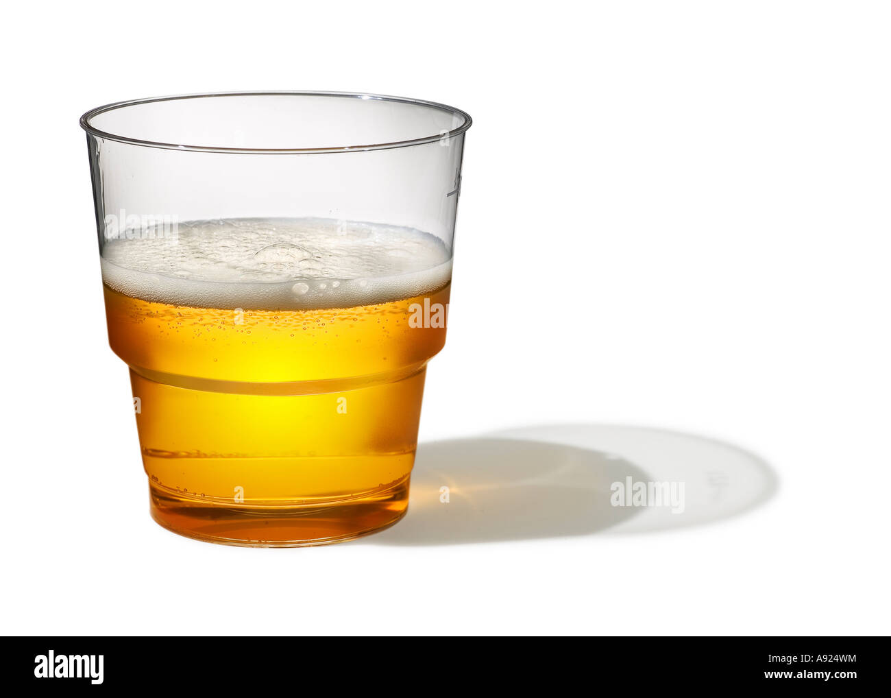 ein Glas mit Bier Stockfoto