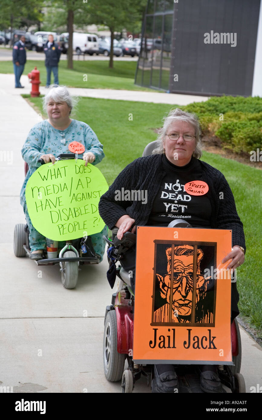 Behinderung Menschenrechtsaktivisten Streikposten Dr. Jack Kevorkian Stockfoto