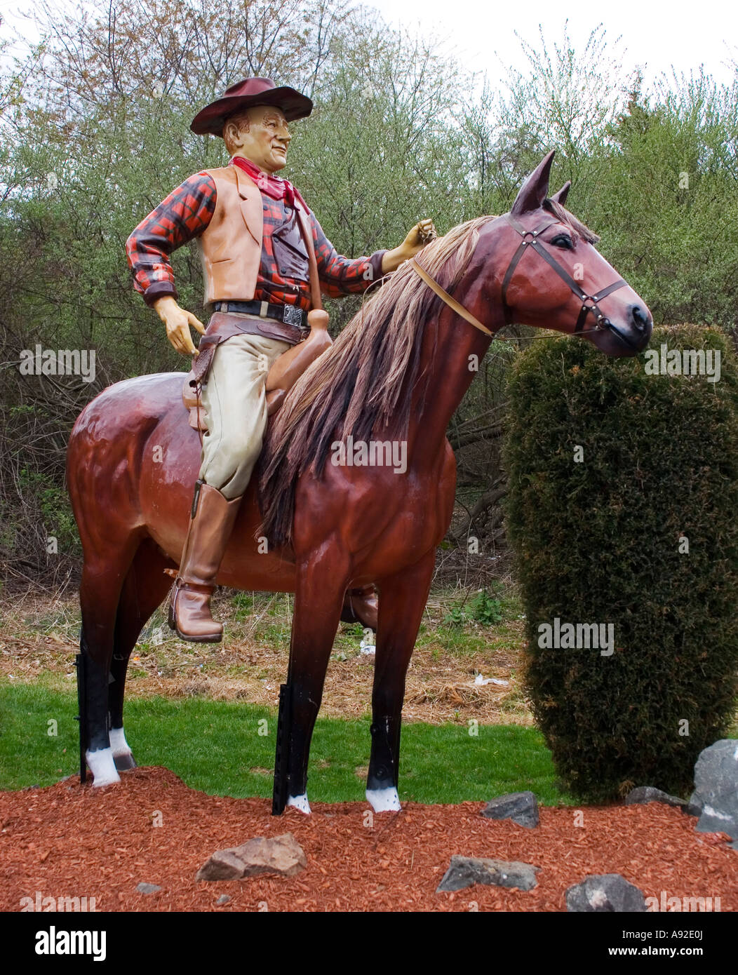 John Wayne auf einem Pferd Statue am Classic Auto waschen in Cromwell Connecticut Stockfoto