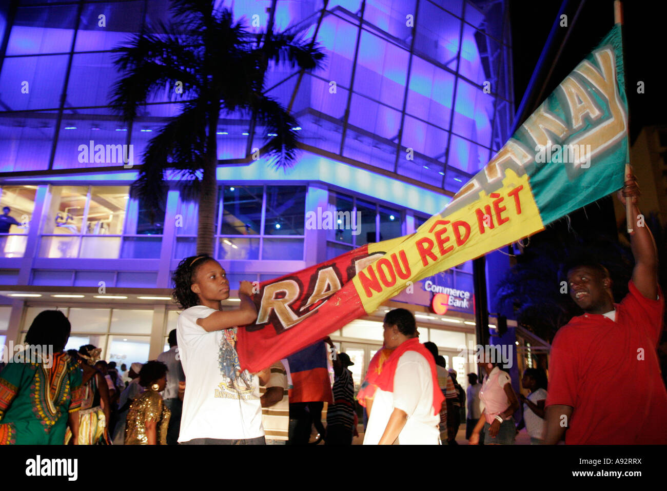 Miami Beach, Florida, 5th, Fifth Street, Haitian Rara Band, Parade, Tanz, singen, Tap Tap Festival, Festivals, Feier, Messe, Feier, Veranstaltung, Nachtleben Stockfoto