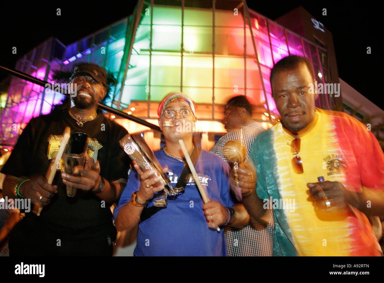 Miami Beach, Florida, 5th, Fifth Street, Haitian Rara Band, Parade, Tanz, singen, Tap Tap Festival, Festivals, Feier, Messe, Feier, Veranstaltung, Nachtleben Stockfoto