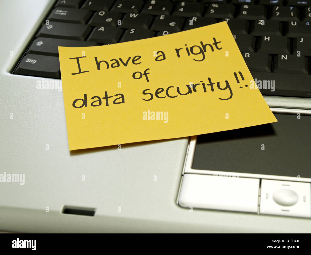 Memo beachten Sie am Notebook habe ich ein Recht auf Datensicherheit Stockfoto