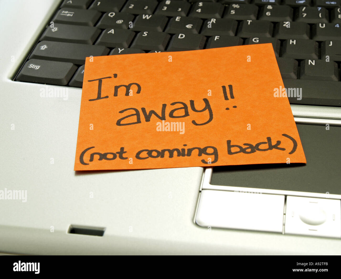 Memo-Hinweis auf Notebook, ich bin Weg (nicht wieder) Stockfoto Memo-Hinweis auf Notebook, ich bin Weg (nicht wieder) Stockfoto