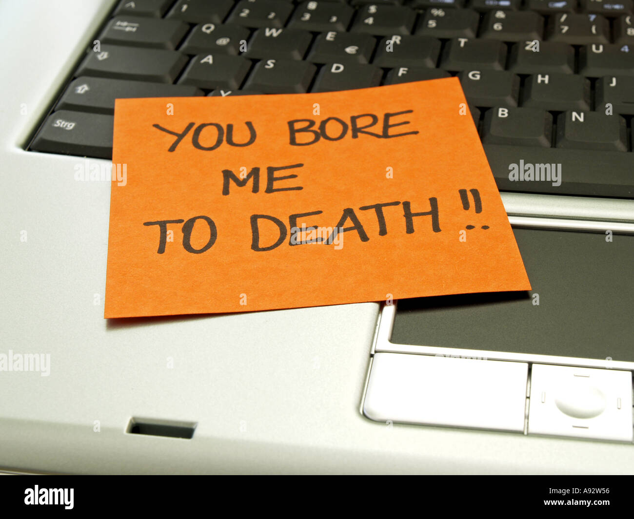 Memo Hinweis Auf Notebook Dass Sie Mich Zu Tode Langweilen Stockfotografie Alamy