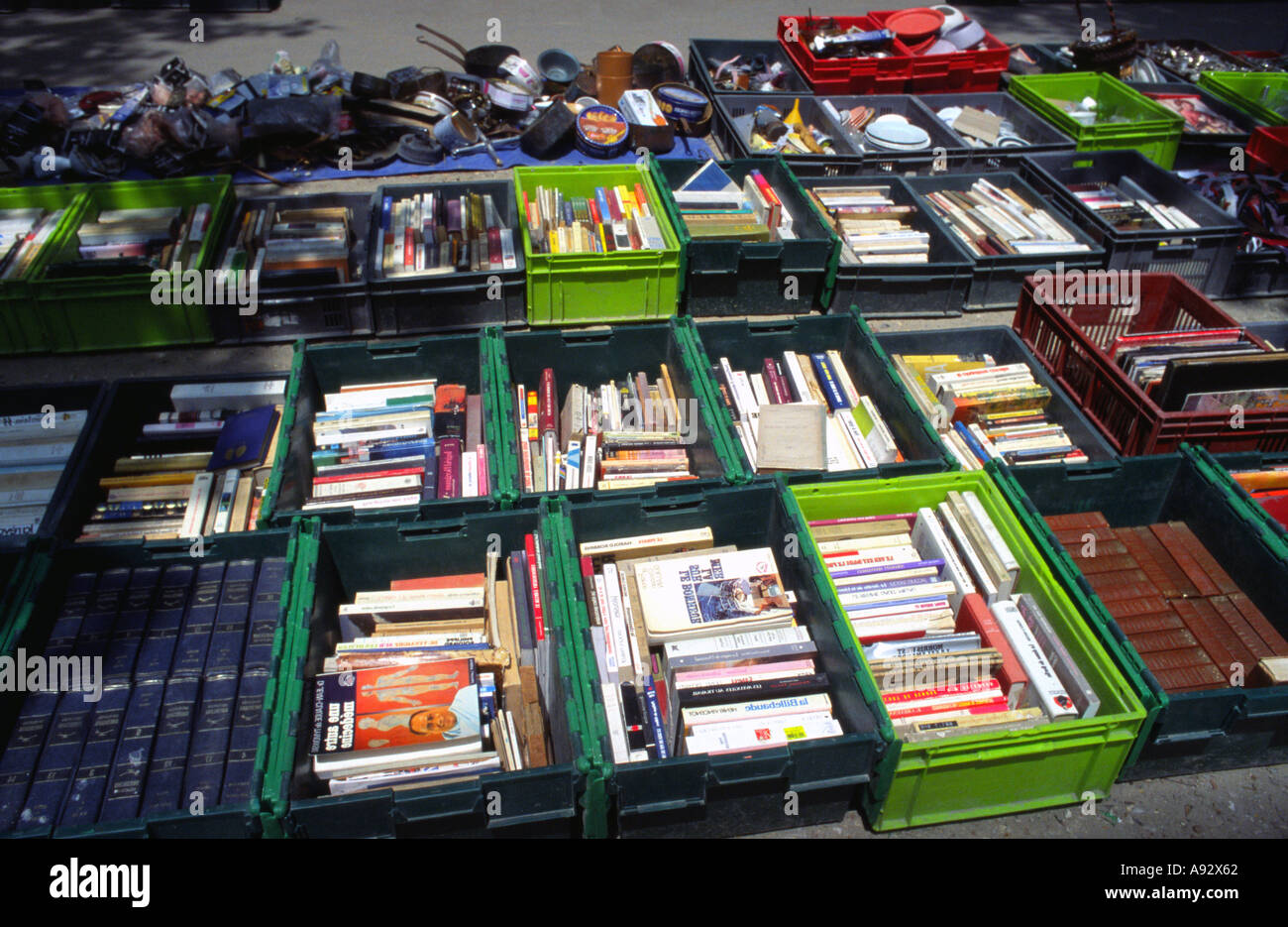 Bücher in Kisten Marketstreet billig in Paris Frankreich Stockfoto