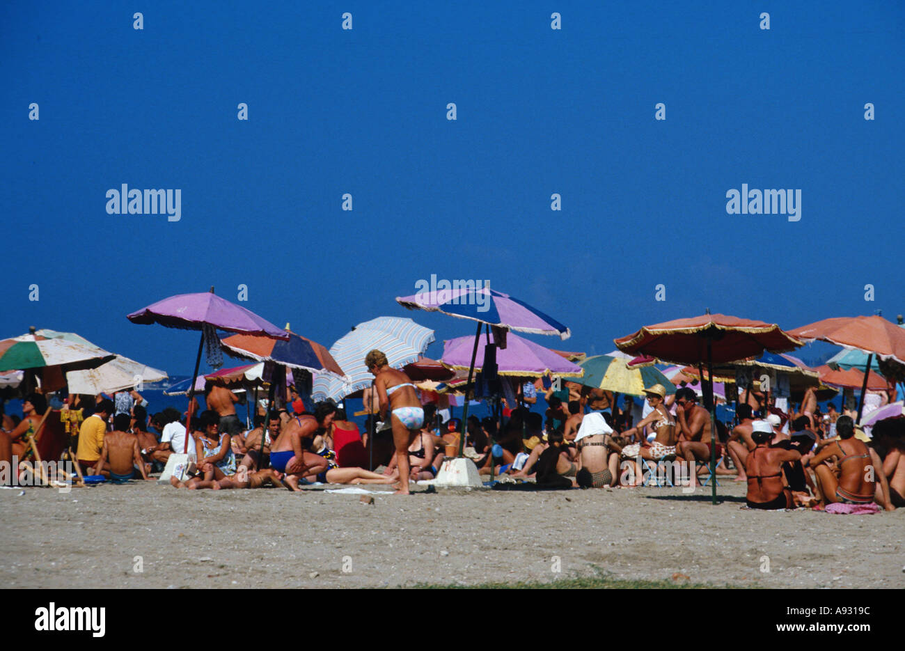Albanien überfüllten Strand in der Nähe von Durres Stockfoto