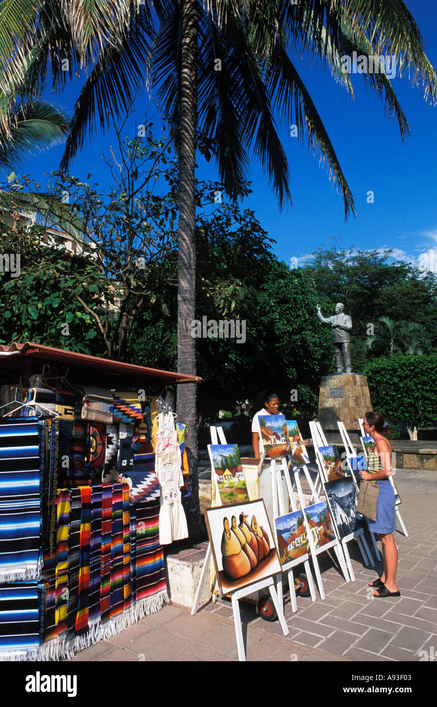 Touristischen Blick auf bunte Gemälde in Puerto Vallarta Mexiko Stockfoto