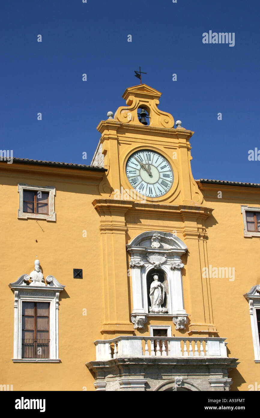 Uhr, Turm auf Fermo-Rathaus, Fermo, Le Marche, Italien Stockfoto