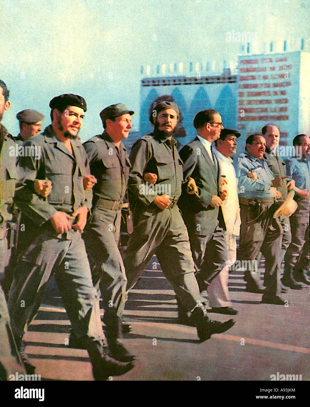 Fidel Castro Che Guevara 1960 Foto der revolutionäre marschieren durch Havanna, die Revolution zu feiern Stockfoto