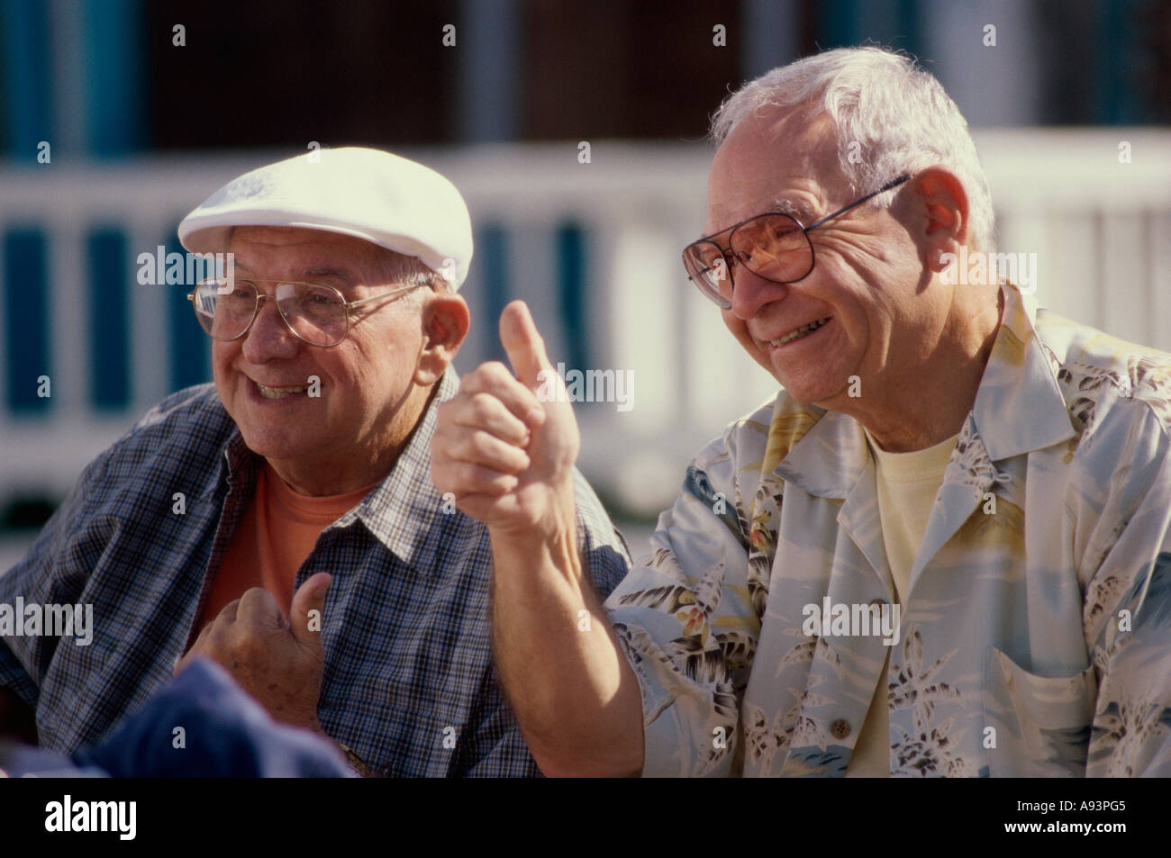 Zwei ältere Männer, Lächeln Stockfoto