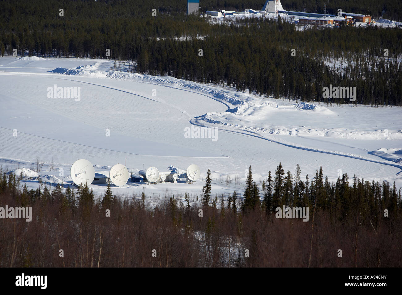 Satellitenschüsseln in Schnee, European Space Agency (ESA) entfremden, Lappland, Kiruna, Schweden Stockfoto