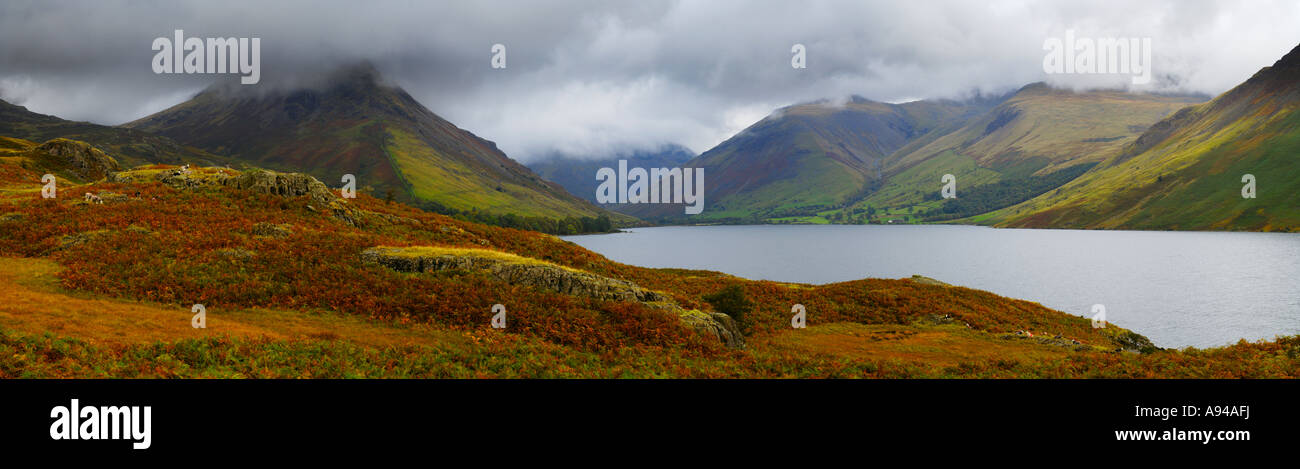 Wastwater im Lake District National Park mit Yewbarrow, großen Giebel und Scafell Pike Berge im Hintergrund. Cumbria, England. Stockfoto