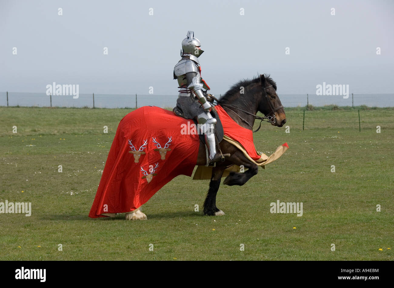 Ritter auf Pferd St. Georges Day Event Scarborough Castle North Yorkshire England UK United Kingdom GB Great Britain Stockfoto