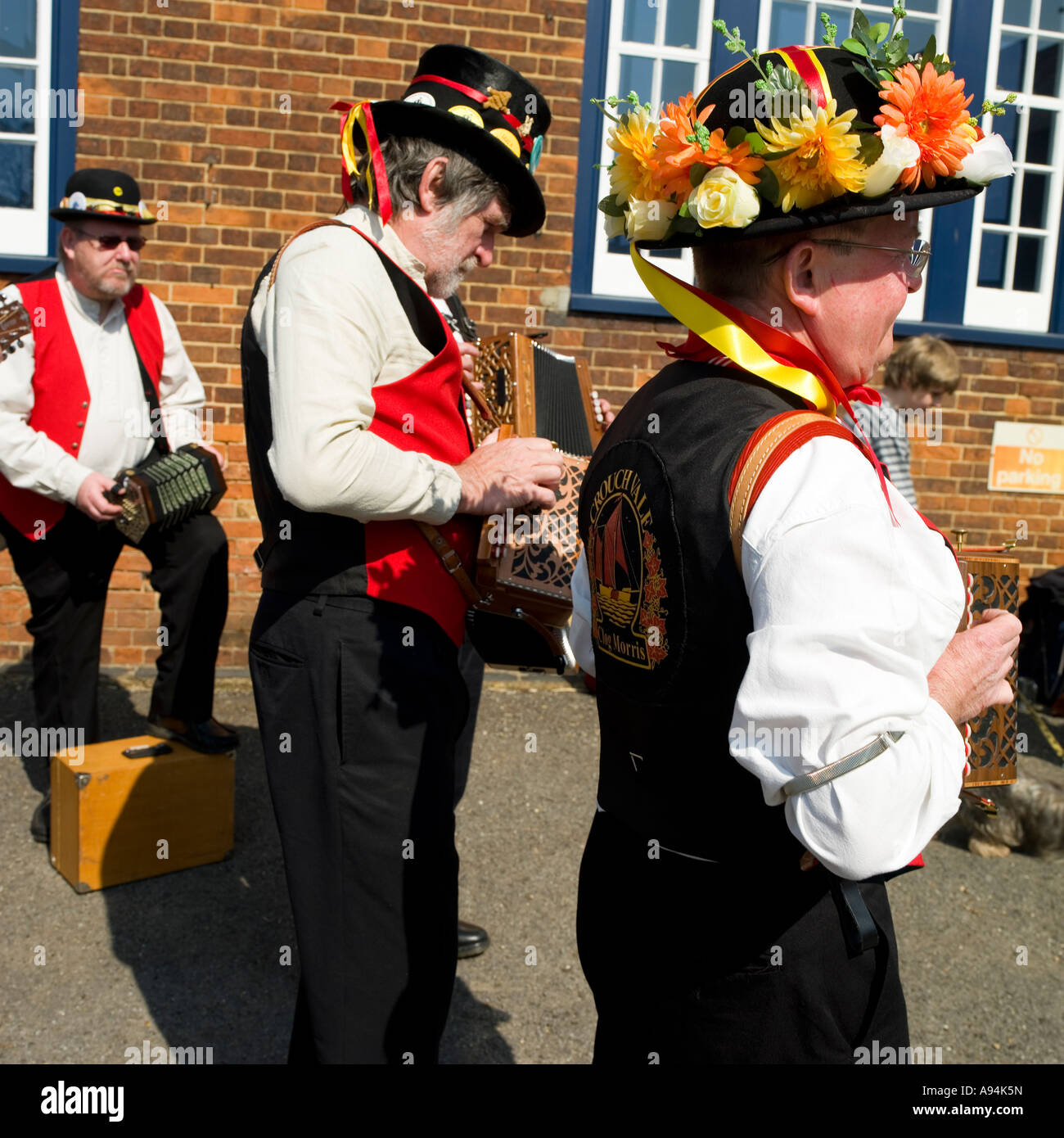 Morris tanzen außerhalb Snape Maltings Aldeburgh Suffolk Stockfoto