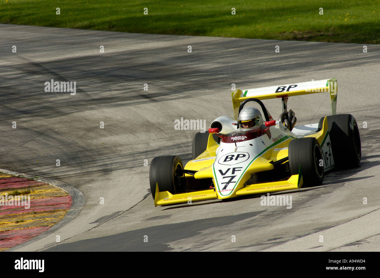 Eddie Wachs Rennen seinem 1979 Toleman TG280 Formel 2-Wagen bei der Vintage GT Challenge in Road America 2005 Stockfoto