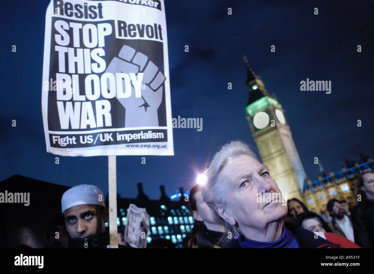Frieden-Mahnwache gegen den drohenden Krieg gegen den Irak außerhalb Parlament London 21. Januar 2003 Stockfoto