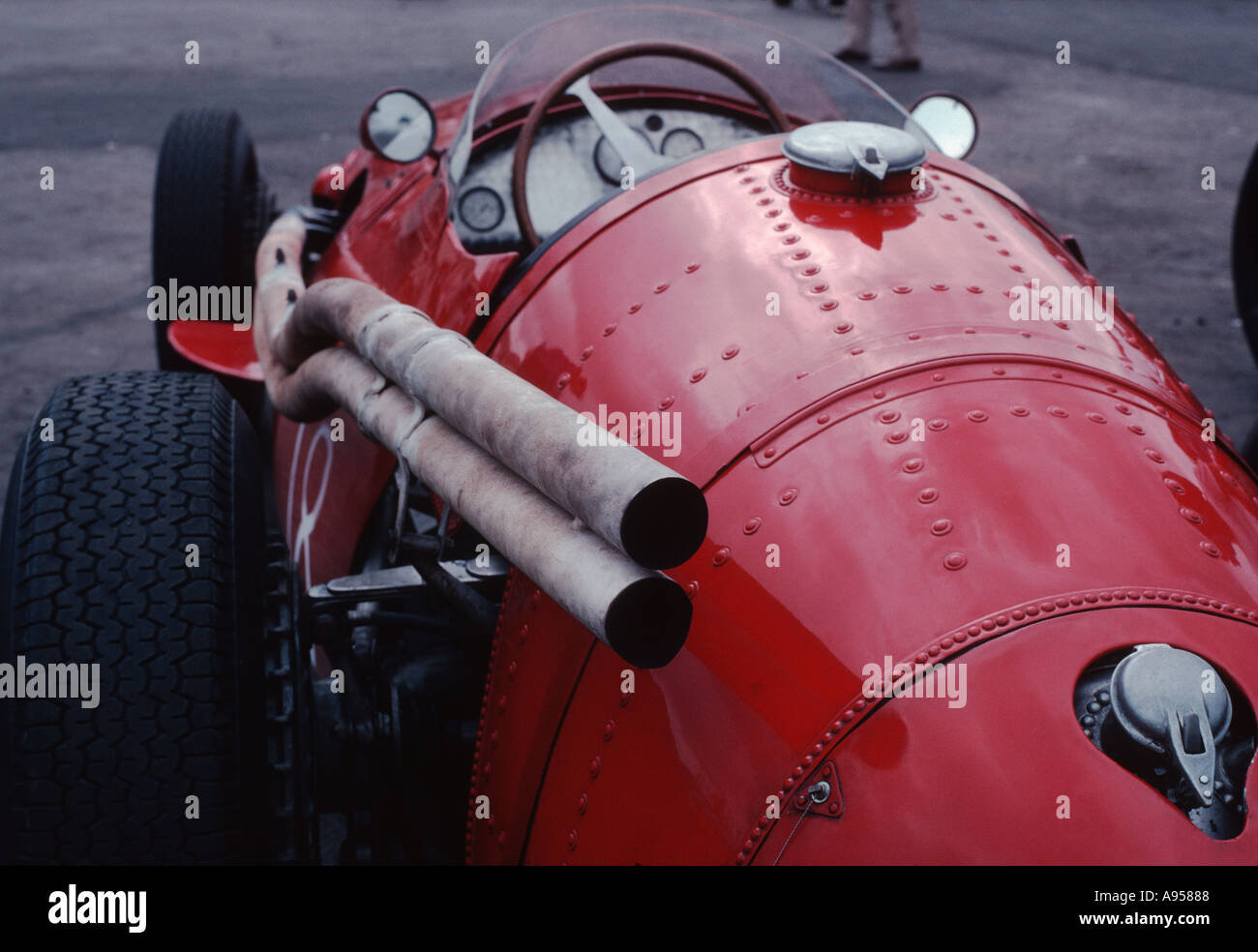 Maserati 250F Grand Prix Formel1 Auto aus den 1950er Jahren angesehen von hinten zeigen zwei Auspuffrohre Stockfoto