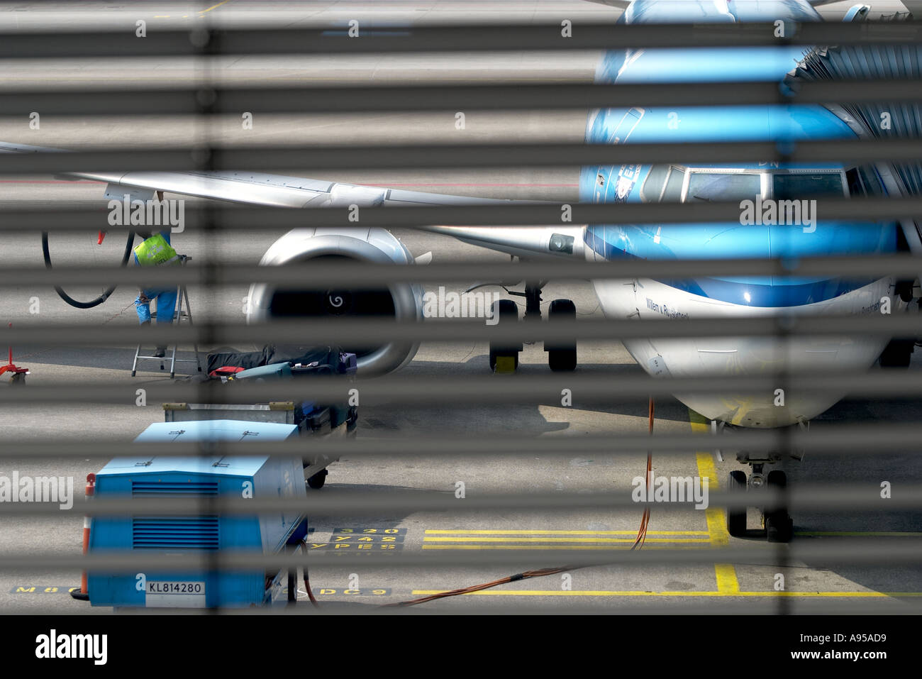 KLM Jet vorbereitet am Schiphol Flughafen Amsterdam Holland Stockfoto