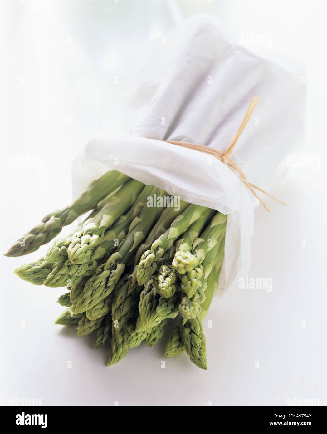 Ein Bündel von grünem Spargel FoodCollection Stockfoto