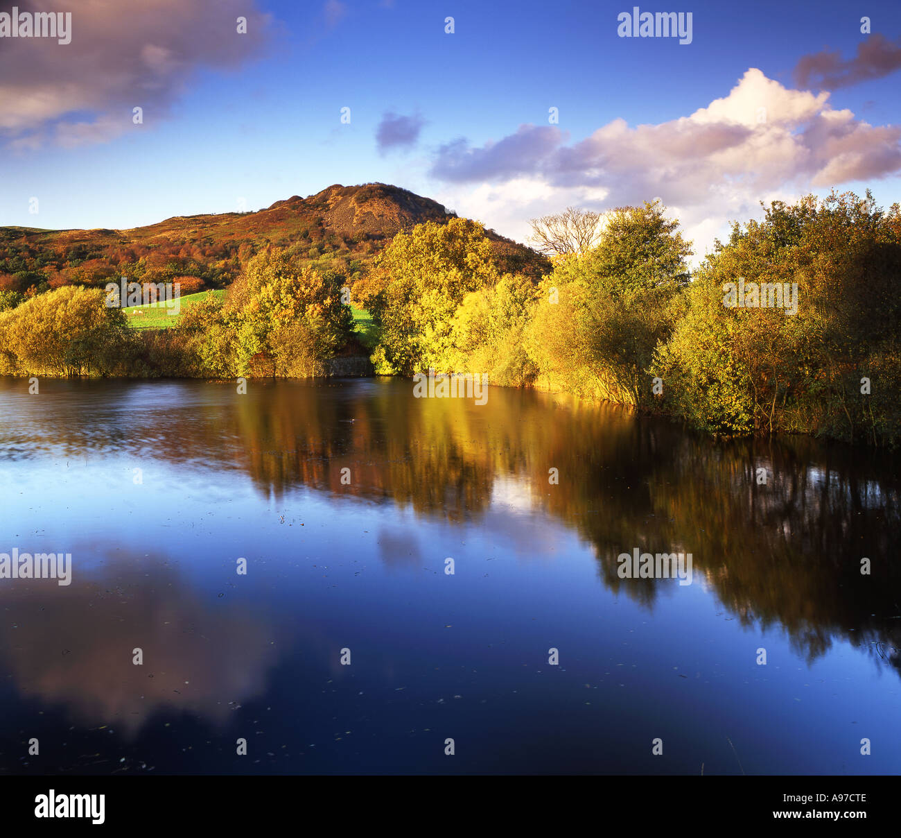 Die TEGG Nase & Böden Reservoir im Herbst, Langley, in der Nähe von Macclesfield, Cheshire, Peak District National Park, England, Vereinigtes Königreich Stockfoto